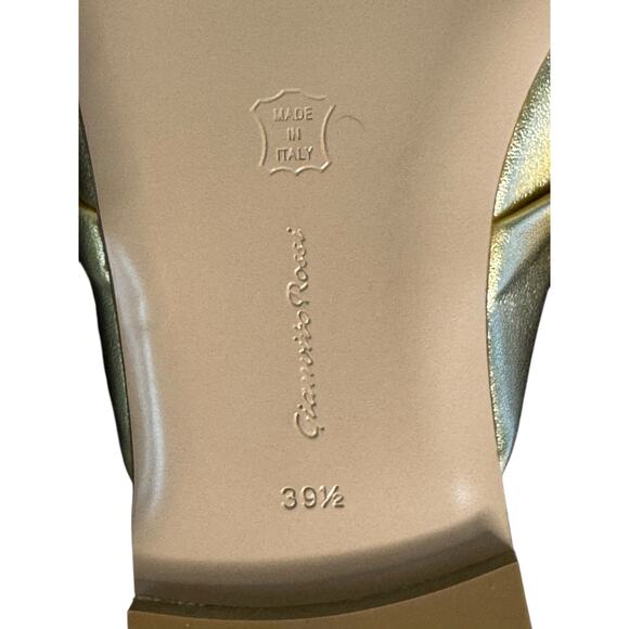 Gianvito Rossi NIB Selene Flat Sandal in Gold Size 39.5 - Picture 11 of 11